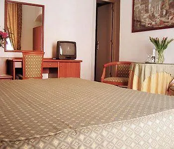 Ferraro 2* Rom